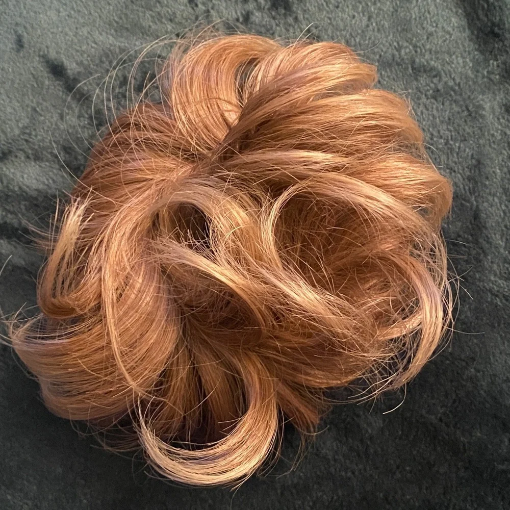 Synthetic messy bun scrunchie- dirty blonde